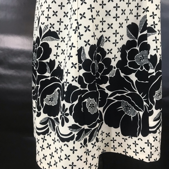 Esley White Dress with Flower Print - Picture 4 of 8